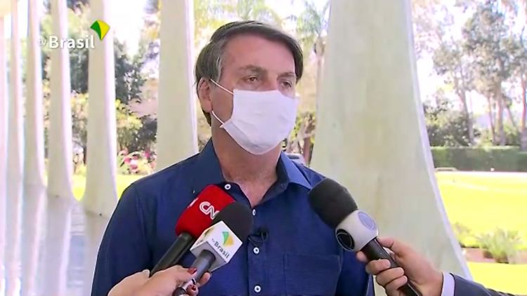 Ist nun selbst ansteckend: Der an Covid-19 erkrankte brasilianische Staatschef Jair Bolsonaro erklärt seine Infektion.