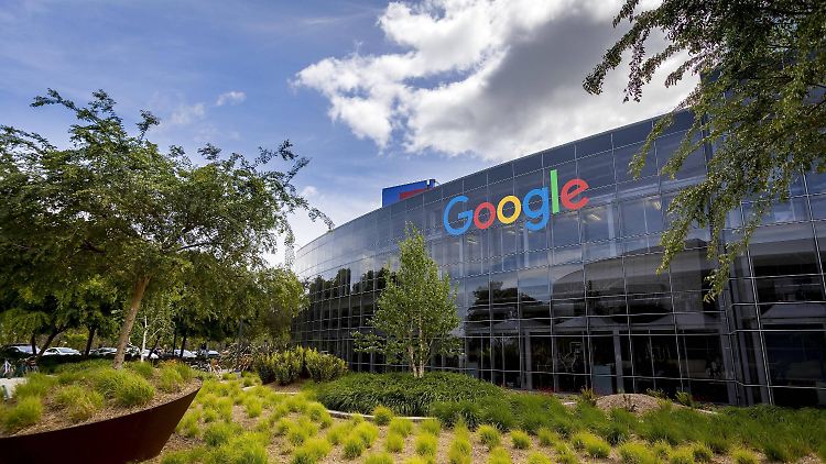 Google zahlt Millionen an Verschwörungstheoretiker.