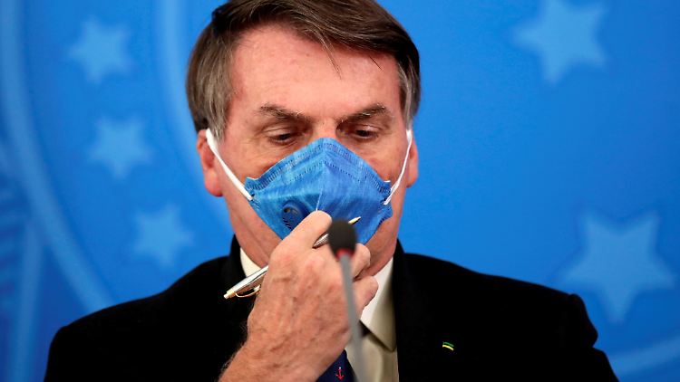 Jair Bolsonaro bei einer Pressekonferenz im März - mittlerweile ist der Präsident selbst am Coronavirus erkrankt.