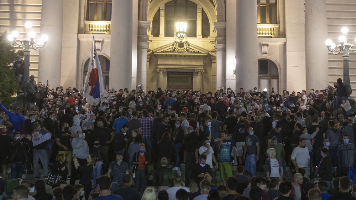 Sturm aufs Parlament: Die Demonstranten werfen dem Präsidenten vor, zu früh mit den Lockerungen begonnen zu haben.