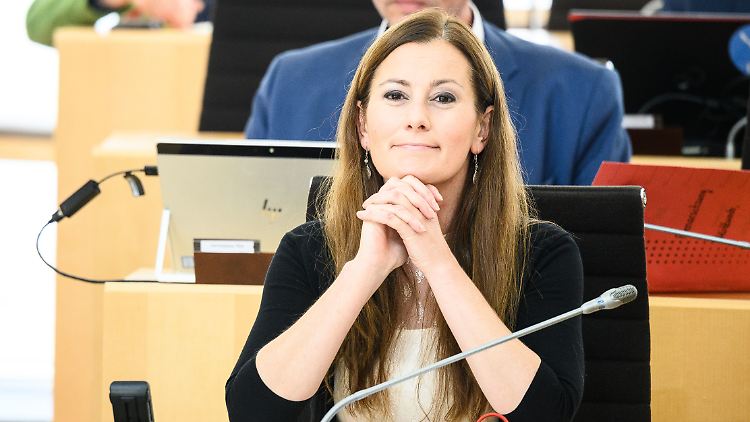 Janine Wissler am Dienstag im Wiesbadener Landtag.
