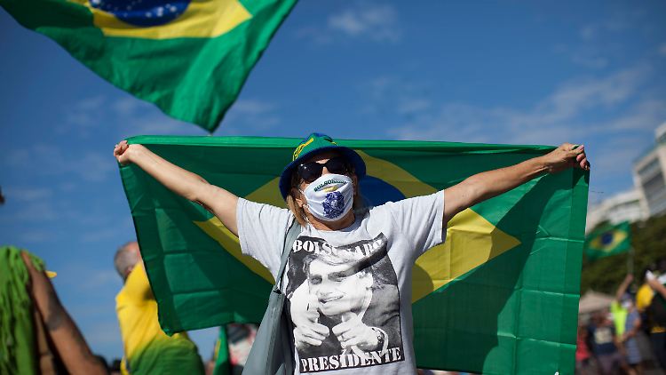 Mitarbeiter Bolsonaros sollen spalterische Inhalte verbreitet haben.