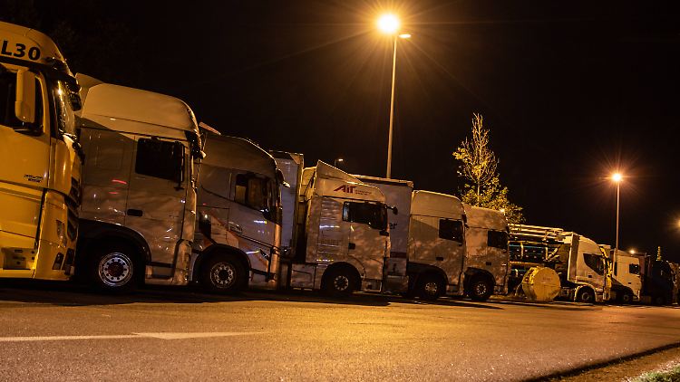 Lkw-Fahrer dürfen bzw. müssen künftig nicht mehr in ihren Fahrzeugen schlafen.