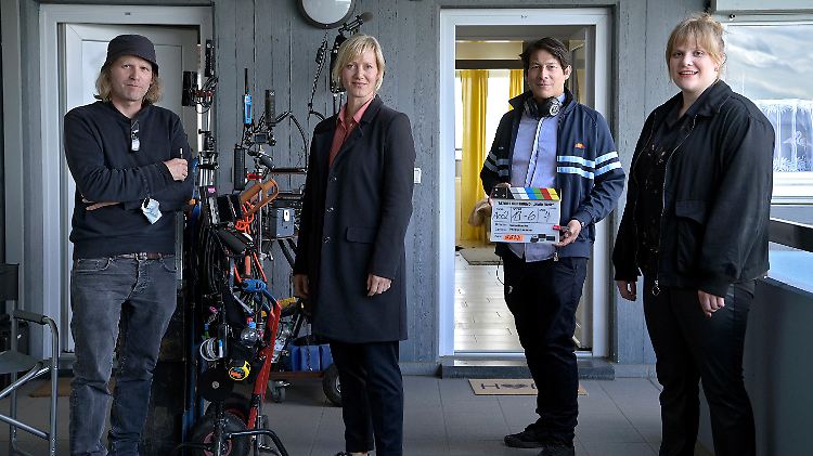 Die Dreharbeiten mit Stefanie Reinsperger (r.) als neuer Kommissarin haben begonnen.