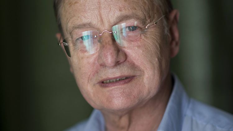 Hajo Funke ist Politologe und Rechtsextremismus-Experte. Er lehrte bis zu seiner Emeritierung 2010 an der Freien Universität Berlin.