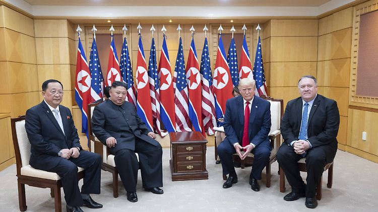 Ein Bild aus einer anderen Zeit: Im Juni 2019 traf sich Nordkoreas Machthaber Un mit US-Präsident Trump und US-Außenminister Pompeo. Links: Nordkoreas damaliger Außenminister Ri .