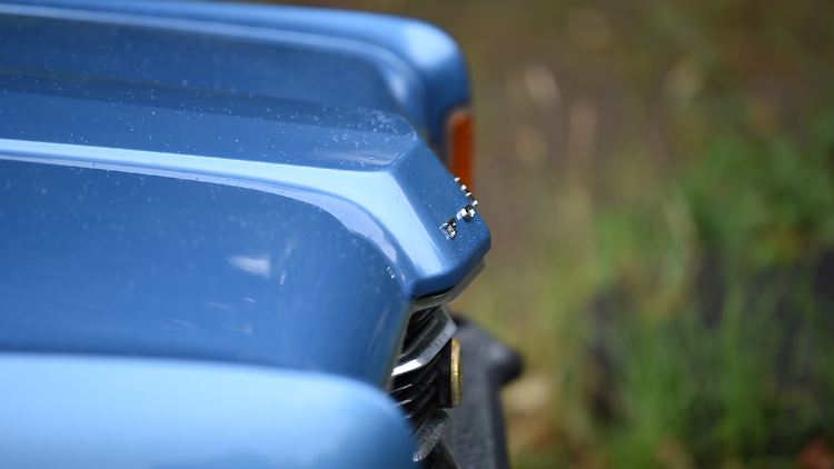 In der Seitenansicht ist die "Nase" die den Ford Taunus so markant macht noch viel besser zu sehen.