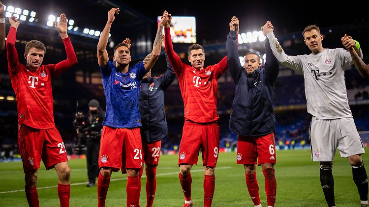 Das Hinspiel in London gewannen die Münchner mit 3:0, das Rückspiel wurde wegen der Corona-Pause auf unbestimmte Zeit verschoben.
