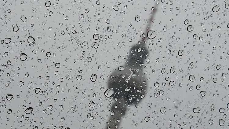 Obwohl es derzeit mancherorts öfter mal regnet - der Juli wird wohl insgesamt am Ende deutlich zu trocken ausfallen.