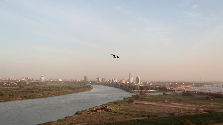 Ein friedliches Bild: Der Blaue und Weiße Nil treffen bei Khartum, der Hauptstadt des Sudans, aufeinander.