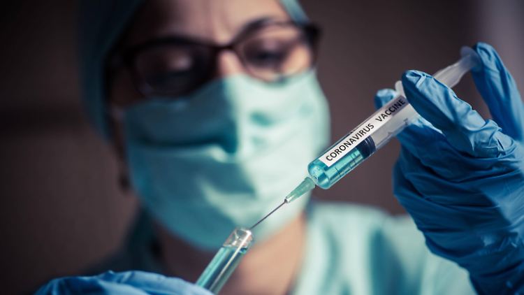 Bis es einen vollständig wirksamen Impfstoff gegen das Coronavirus gibt, wird es womöglich noch einige Zeit dauern.