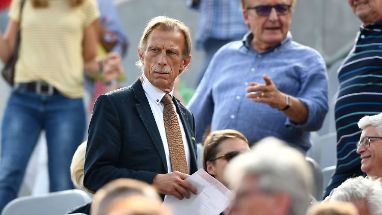 Christoph Daum nahm drei Jahre auf der Tribüne Platz, nun will er auf die Bank zurückkehren.