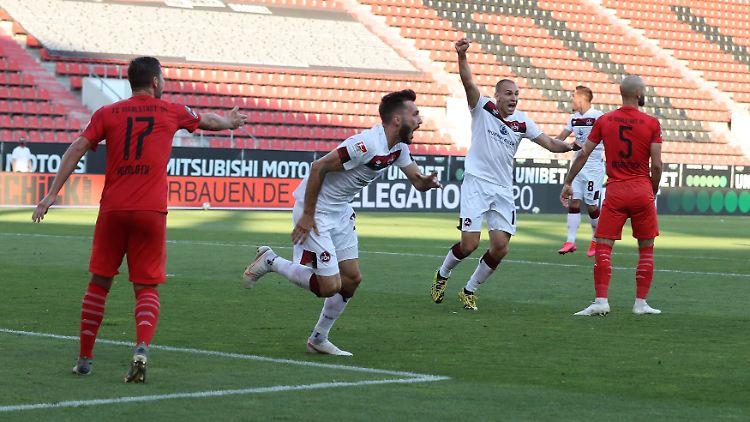 Da war es passiert: Schleusener trifft ganz spät für den FCN, der FCI muss in der 3. Liga bleiben.