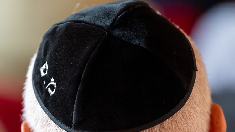 Der Geistliche war mit einer Kippa bekleidet (Symbolbild).