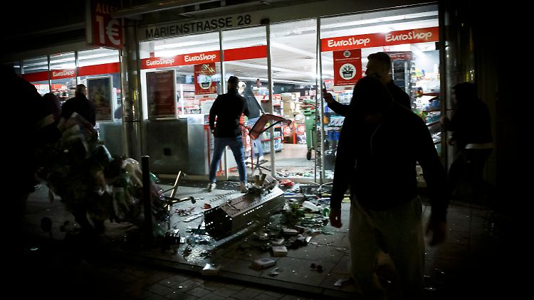 Randalierer hatten in der Nacht des 21. Juni zahlreiche Geschäfte zerstört und teilweise geplündert.