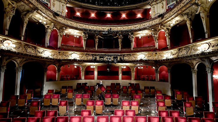 Lehre Stühle: Kulturschaffende leiden besonders unter den Corona-Maßnahmen. 
