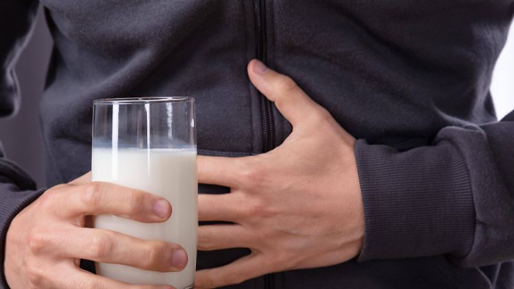 Milch gilt als Mittel gegen Sodbrennen. Doch laut Experten kann sie die Beschwerden auch verstärken.