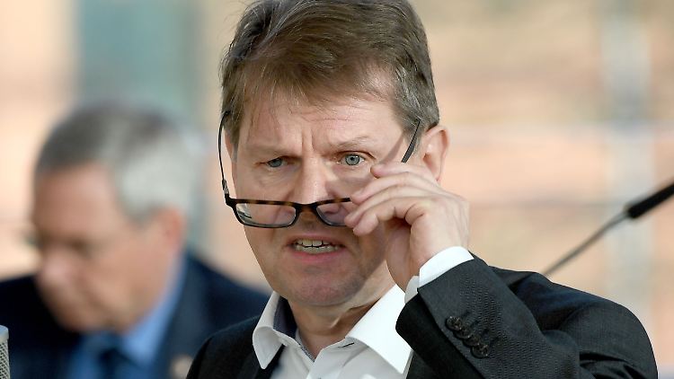 Stegner will Tönnies zur Verantwortung ziehen.