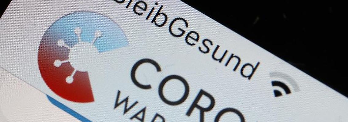 Die Corona-Warn-App ist im Display eines Smartphones zu sehen. Foto: Oliver Berg/dpa/Symbolbild