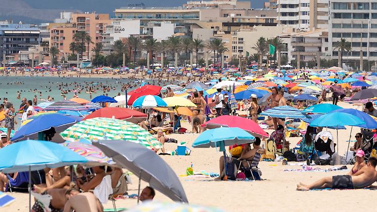 Deutsche Urlauber, die dieses Jahr noch ihren Mallorca-Urlaub antreten wollen, müssen das bald unter erschwerten Bedingungen tun.
