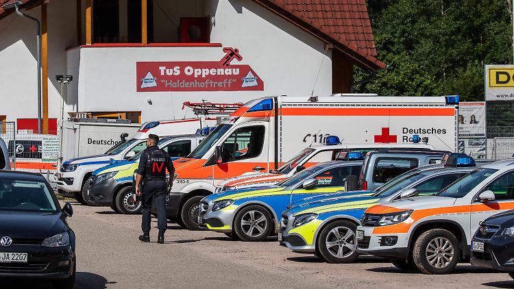 Der gesuchte Mann ist weiterhin auf der Flucht. 