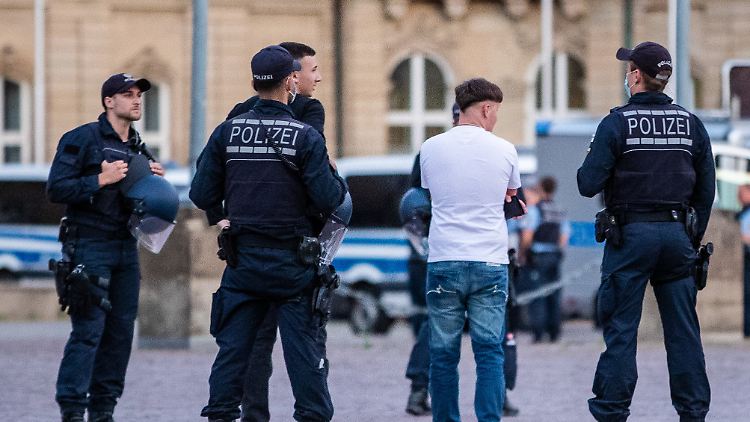 Eine Personenkontrolle in Stuttgart (Archivbild).