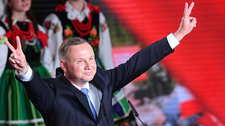 Anrzej Duda hat nur knapp gewonnen.