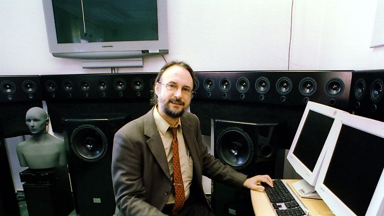 Karlheinz Brandenburg im Jahr 2002 im Klanglabor im thüringischen Ilmenau. 