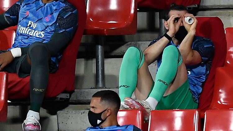 Gareth Bale will Real offenbar am liebsten nur noch durch das Fernglas betrachten.