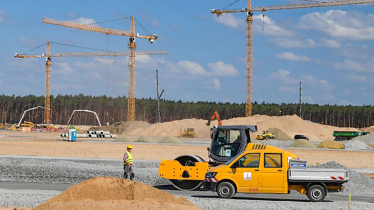 Die Bauarbeiten in Grünheide bei Berlin sind bis in den März 2021 geplant.