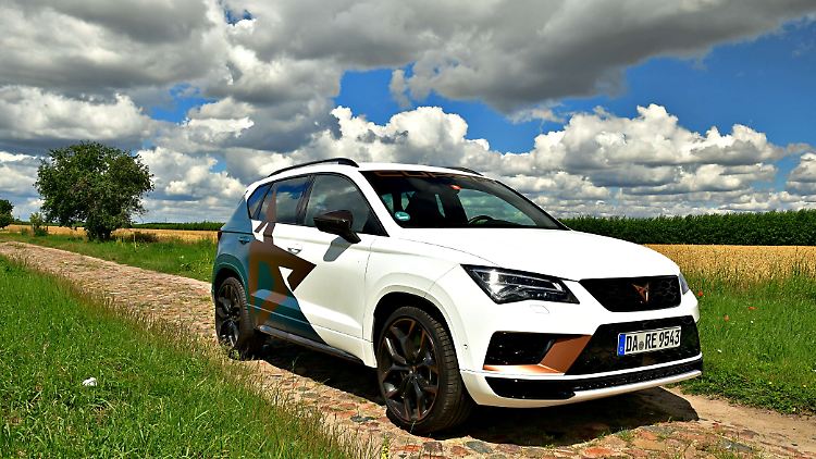 In dieser aufreizenden Farbgebung ist der Cupra Ateca auch nicht als Limited Edition zu bekommen. Da muss schon ein Autofolierer ran.
