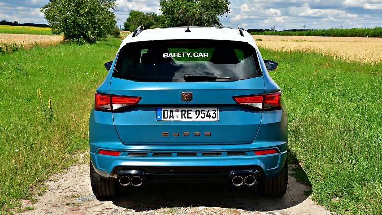 Die Akrapovic-Abgasanlage des Cupra Ateca ist ebenso beeindruckend wie ihr Preis.
