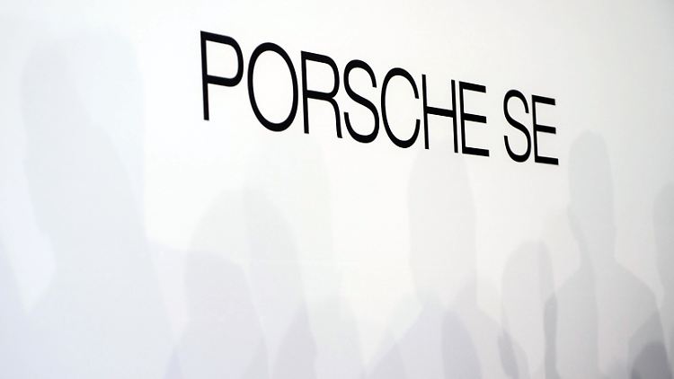 Die Aktionäre verlangen von der VW-Holding Porsche SE Schadenersatz.