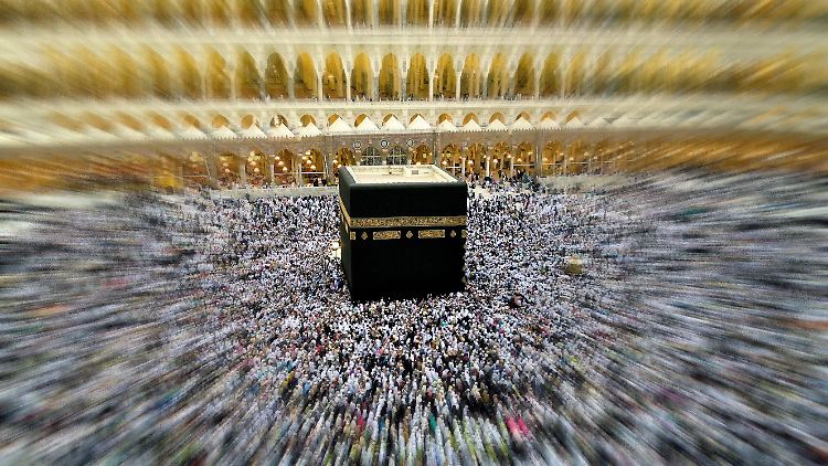 Das Umrunden der Kaaba ist eine Säule der Hadsch.
