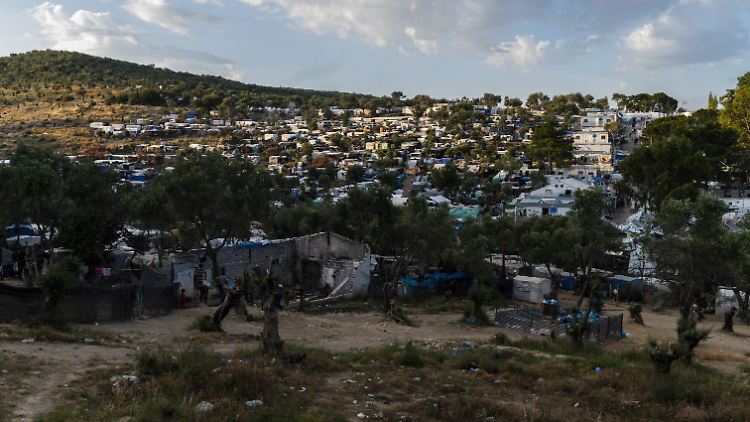 Vor allem auf den griechischen Inseln, etwa auf Lesbos, sind die Flüchtlingscamps überfüllt.