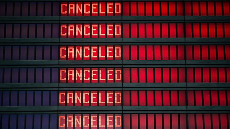 Airlines müssen bei gestrichenen Flügen innerhalb von sieben Tagen den vollen Ticketpreis erstatten - das passiert allerdings in den wenigsten Fällen.