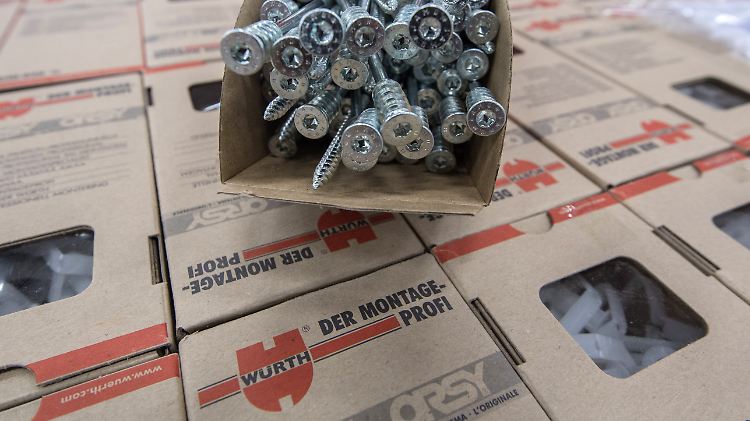 In den Fünfzigerjahren übernahm Reinhold Würth das Schraubengeschäft seines Vaters. Er machte es zu einem Milliardenkonzern mit mehr als 78.000 Mitarbeitern.