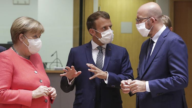 Angela Merkel, Emmanuel Macron und Charles Michel bei den Verhandlungen in Brüssel.