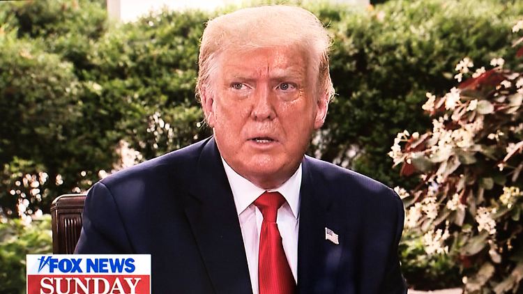 Im Interview mit Fox News spielt Trump die Pandemie deutlich herunter.