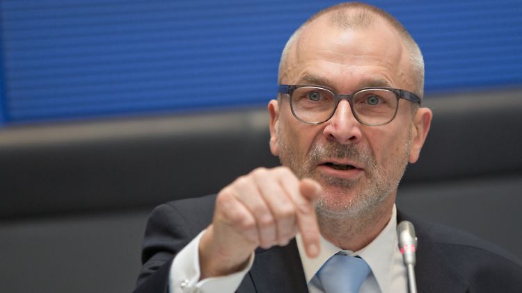 Der Grünen-Politiker sieht Justiz und Polizei in der Verantwortung, Konsequenzen aus den Beleidigungen und Morddrohungen Hildmanns zu ziehen.