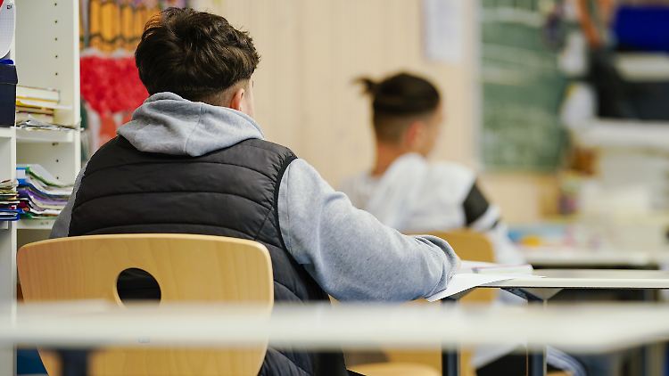 Laut der Studie infizieren ältere Kinder knapp 19 Prozent der Kontaktpersonen - mehr als die meisten Erwachsenen.