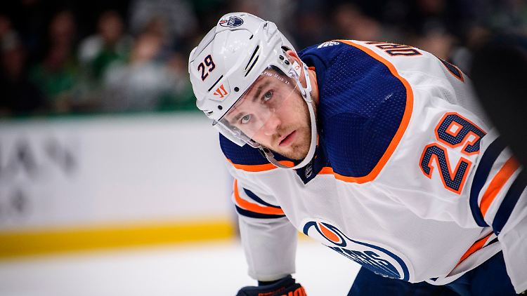 Wer, ich? Ja genau: Leon Draisaitl ist einer der besten Eishockey-Profis der Welt.