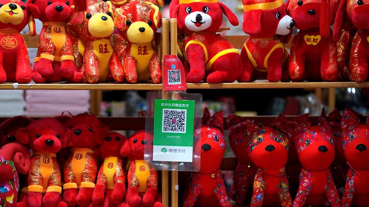 2018-02-08T063219Z_1487923670_RC18EA10CFB0_RTRMADP_3_LUNAR-NEWYEAR-CHINA.JPG
