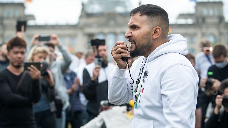 Während der Pandemie wurde Hildmann zu einem der bekanntesten Gesichter der Proteste gegen die Corona-Maßnahmen.