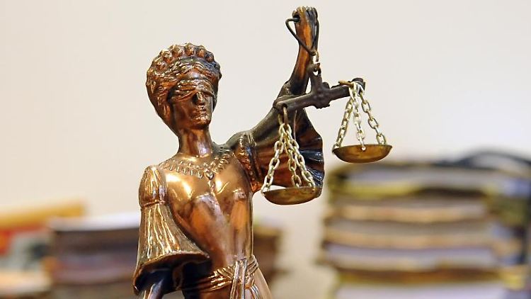 Der Anwalt kassierte für die Nebenklagevertretung mehr als 200.000 Euro aus der Staatskasse.