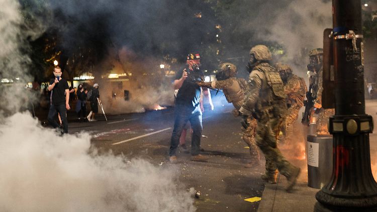 Protestanten und Einsatzkräfte der Grenzschutzbehörde gerieten in Portland aneinander.