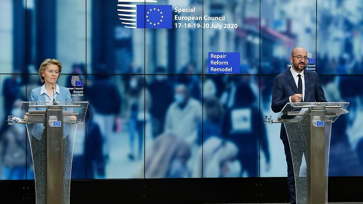 Die Einigung liegt auf dem Tisch: EU-Kommissionspräsidentin Ursula von der Leyen und EU-Ratspräsident Charles Michel erklären die Ergebnisse.