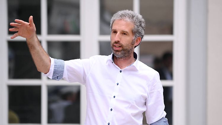 "Krawallbrüder" unter Flüchtlingen würde Palmer in die Erstaufnahmeeinrichtungen zurückschicken.