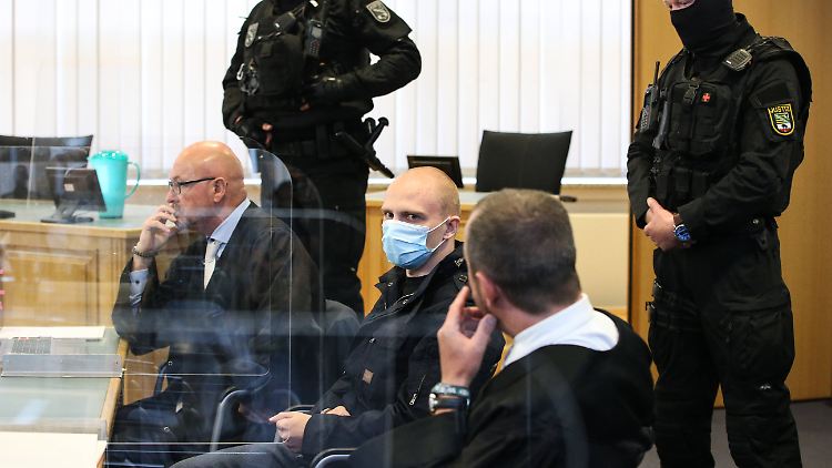 Stephan B. folgt nicht unbedingt den Ratschlägen seiner Verteidigung.