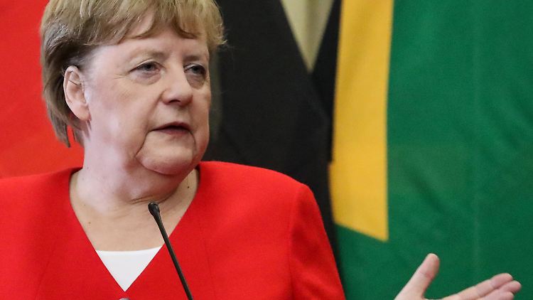 Merkel bei ihrem Besuch in Pretoria, als sie sich zur Kemmerich-Wahl äußerte.